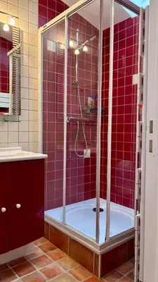 Salle de bains dans l'établissement Ty Bouis - wifi - au calme