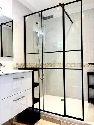 Salle de bains dans l'établissement Le Ponant - Appartement 3 chambres cosy et lumineux