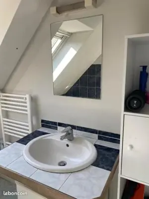 Salle de bains dans l'établissement Charmant penty pour un séjour calme et reposant