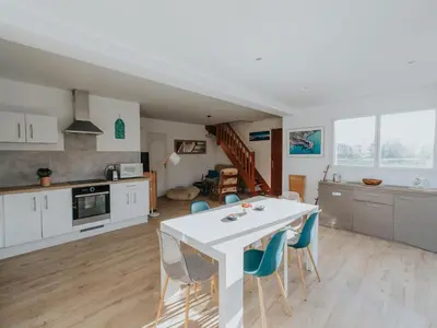 Cuisine ou kitchenette dans l'établissement Charming Holiday Home in Porspoder