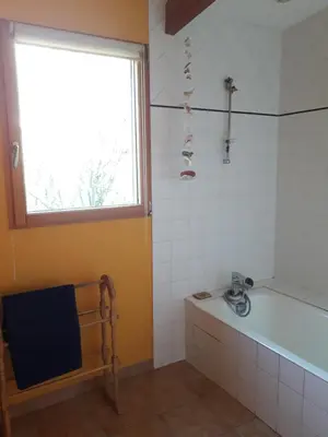 Plan de l'établissement maison lumineuse dans un grand jardin arboré et très proche des plages