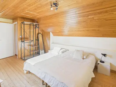 Un ou plusieurs lits dans un hébergement de l'établissement Petit gîte pour 2 avec jardin proche de la plage