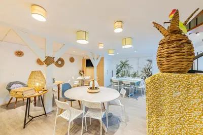 Restaurant ou autre lieu de restauration dans l'établissement Ouest Découvertes