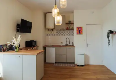 Cuisine ou kitchenette dans l'établissement Mor Kousket - Studio Quimper Centre, Parking Privé