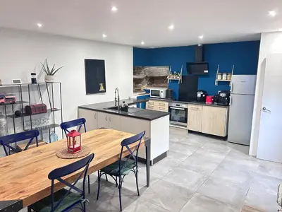 Cuisine ou kitchenette dans l'établissement Maison en pierre - ancien corps de ferme
