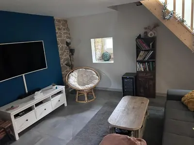 Télévision ou salle de divertissement dans l'établissement Maison en pierre - ancien corps de ferme
