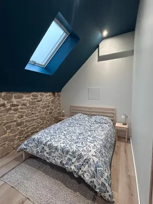 Un ou plusieurs lits dans un hébergement de l'établissement Maison en pierre - ancien corps de ferme
