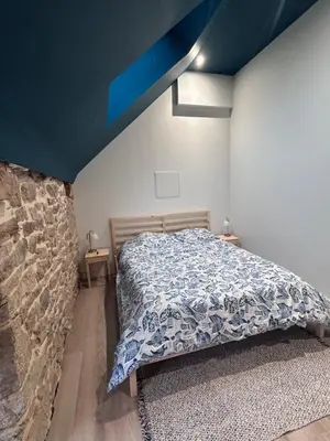 Un ou plusieurs lits dans un hébergement de l'établissement Maison en pierre - ancien corps de ferme