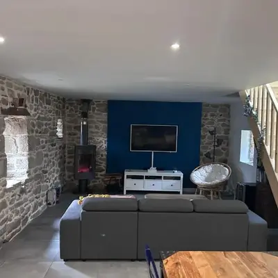Maison en pierre - ancien corps de ferme