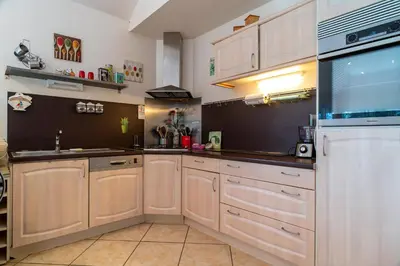 Cuisine ou kitchenette dans l'établissement La Villa de Pentrez -A quelques mètres de la plage