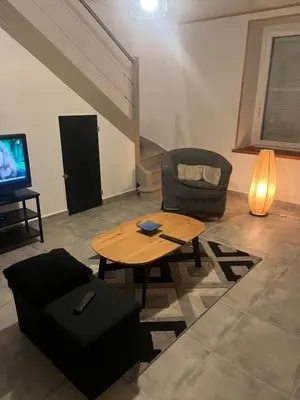 Télévision ou salle de divertissement dans l'établissement Petite maison de pêcheurs