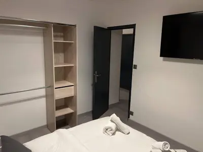 Plan de l'établissement Kerinou appartement dans immeuble avec interphone
