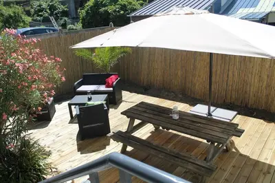 Balcon ou terrasse dans l'établissement Grande maison à 100 mètres de la plage