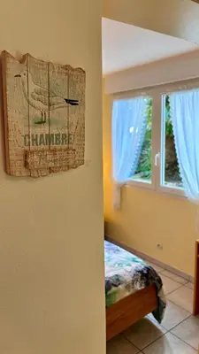 Un ou plusieurs lits dans un hébergement de l'établissement Ty gwelch- wifi - jardin clos