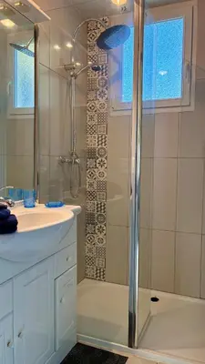 Salle de bains dans l'établissement Ty gwelch- wifi - jardin clos