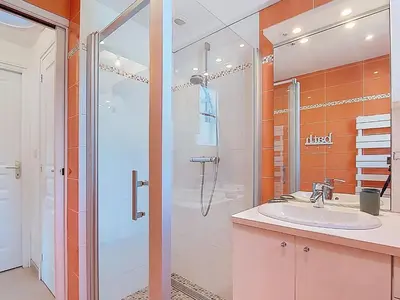 Salle de bains dans l'établissement Holiday Home Ty Côte by Interhome