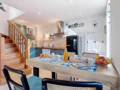 Cuisine ou kitchenette dans l'établissement Holiday Home Ty Côte by Interhome