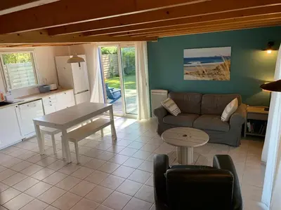 Cuisine ou kitchenette dans l'établissement Maison bois proche plage de Goulien