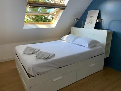 Un ou plusieurs lits dans un hébergement de l'établissement Maison bois proche plage de Goulien