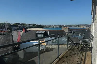Balcon ou terrasse dans l'établissement Appartement avec vue sur mer