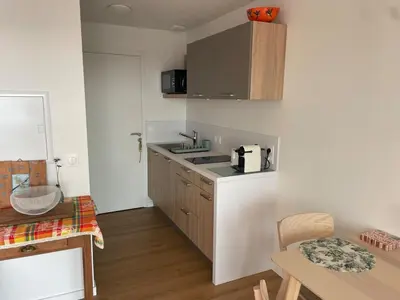 Cuisine ou kitchenette dans l'établissement Logement 4 personnes bord de mer
