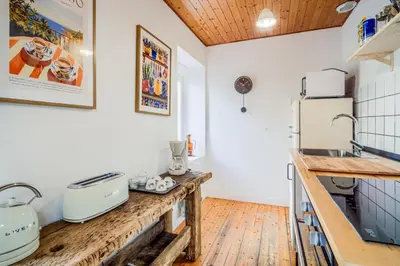 Cuisine ou kitchenette dans l'établissement Atelier dArtiste Ville Close à pied