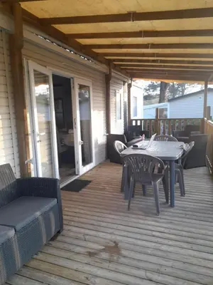 Balcon ou terrasse dans l'établissement Mobil Home 40 m2 3 chambres