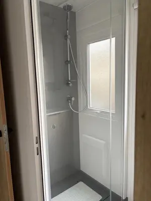 Salle de bains dans l'établissement Mobil Home 40 m2 3 chambres