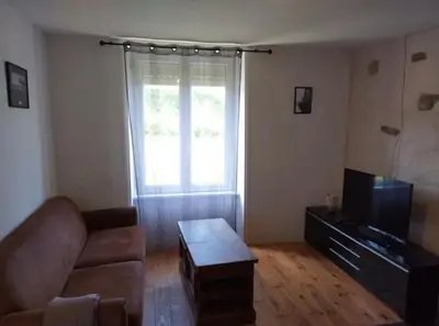 Télévision ou salle de divertissement dans l'établissement Maison en pierre
