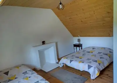 Un ou plusieurs lits dans un hébergement de l'établissement Maison en pierre