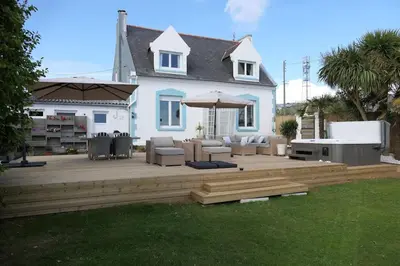 Jardin de l'établissement La Maison d'Adonis sea view