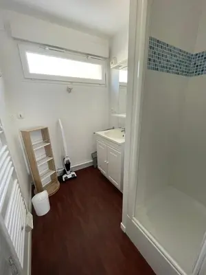 Salle de bains dans l'établissement Bel appartement en résidence - parking gratuit