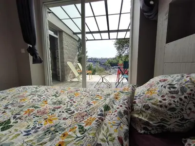 Un ou plusieurs lits dans un hébergement de l'établissement Appartement vue sur le port avec sauna