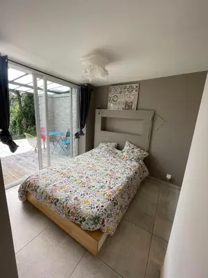 Un ou plusieurs lits dans un hébergement de l'établissement Appartement vue sur le port avec sauna