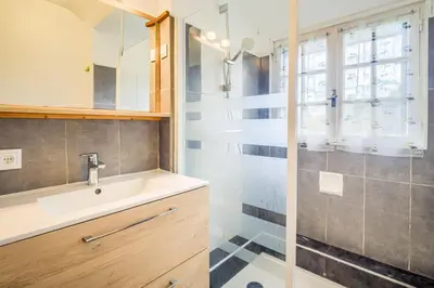Salle de bains dans l'établissement Douceur de vivre près de la mer