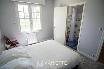 Un ou plusieurs lits dans un hébergement de l'établissement -BALUM- Maison Familiale a 150 des plages