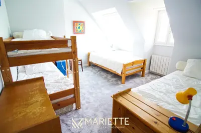 Un ou plusieurs lits dans un hébergement de l'établissement -BALUM- Maison Familiale a 150 des plages