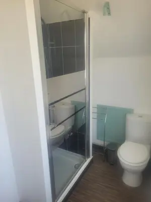 Salle de bains dans l'établissement La Maison d'Adonis avec jacuzzi à Telgruc sur Mer