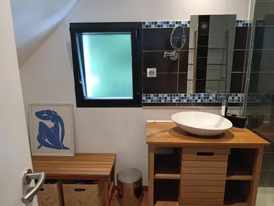 Salle de bains dans l'établissement Maison de 200m2 proche Bénodet avec jardin privé