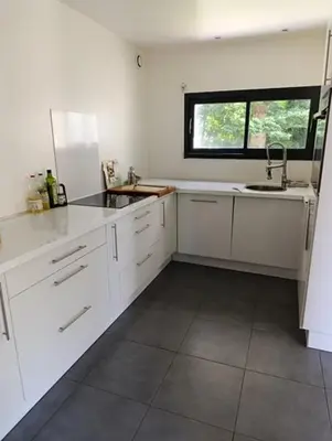 Cuisine ou kitchenette dans l'établissement Maison de 200m2 proche Bénodet avec jardin privé