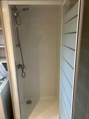 Salle de bains dans l'établissement Mobil-home 1