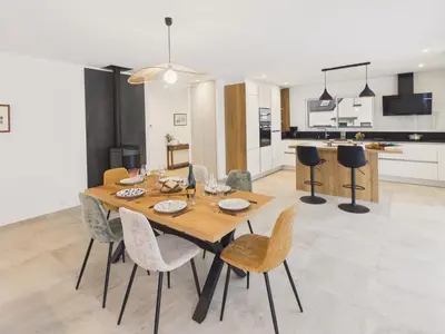 Cuisine ou kitchenette dans l'établissement Maison neuve pour 6 avec jardin et terrasse
