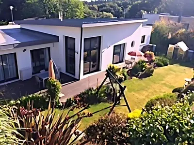 Jardin de l'établissement L'Instant des Hôtes