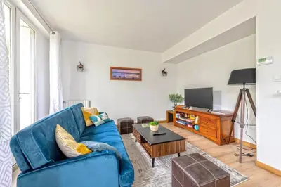 Télévision ou salle de divertissement dans l'établissement Maison Charme, Jardin, Brest