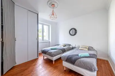 Un ou plusieurs lits dans un hébergement de l'établissement Maison Charme, Jardin, Brest