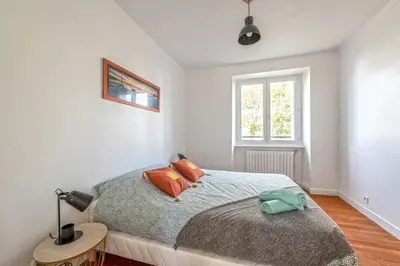 Un ou plusieurs lits dans un hébergement de l'établissement Maison Charme, Jardin, Brest
