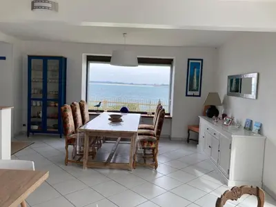 Cuisine ou kitchenette dans l'établissement La maison de Moguériec