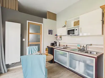 Cuisine ou kitchenette dans l'établissement Charmant gîte pour 2 avec jardin