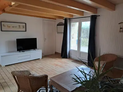 Télévision ou salle de divertissement dans l'établissement Gîte nature et mer, proche Brest et abers