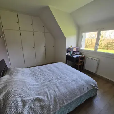 Un ou plusieurs lits dans un hébergement de l'établissement Cap sur la Digue Maison à Cap-coz dans un environnement calme et verdoyant, à 5 minutes du centre de Fouesnant et de la plage de Cap-Coz!